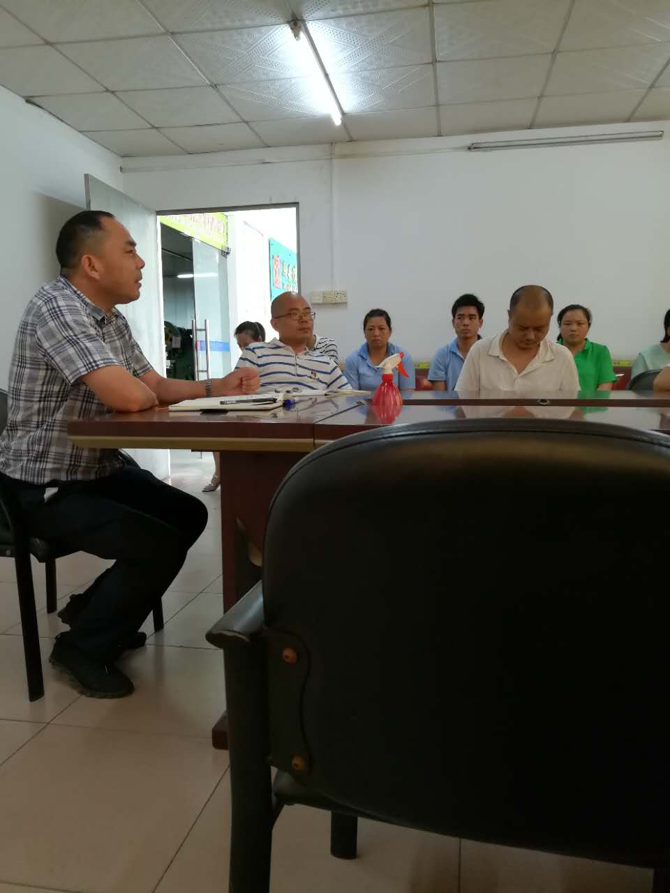 EMAR Vice President Li Wenwu organiseerde de studie van precisie koude extrusie stempelen matrijstechnologie(pic1)