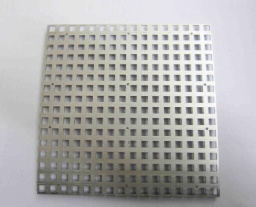 Estampage du métal du radiateur