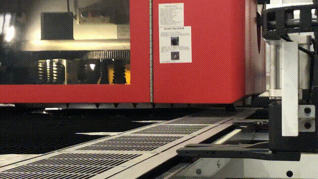 Processamento de grelhas de chapa metálica do chassis(pic4)
