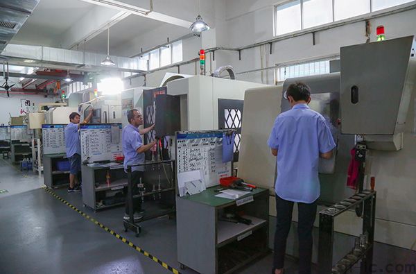 The Complete Guide to CNC Machining Cost: Factors, Calculation, and Cost Saving Tips(图1)