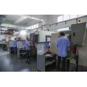 Hướng dẫn đầy đủ về chi phí gia công CNC: Các yếu tố, tính toán và mẹo tiết kiệm chi phí